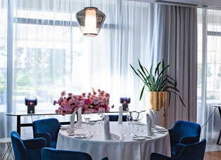 Monty Restaurant