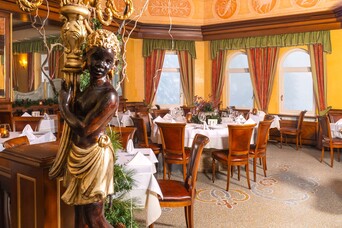 Wine & Dine Seasons Restaurant